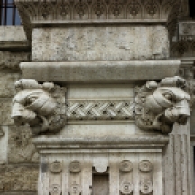 Palazzo del Ragno, dettaglio teste di leone, quartiere coppedè
