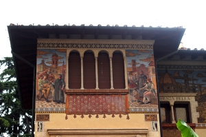 Villa delle fate, Dante e Petrarca