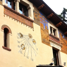 Villa delle fate, orologio astronomico, quartiere Coppedè